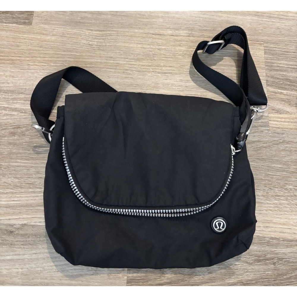 Lululemon Party Om Bag Black Crossbody Messenger Cotton Blend Lined